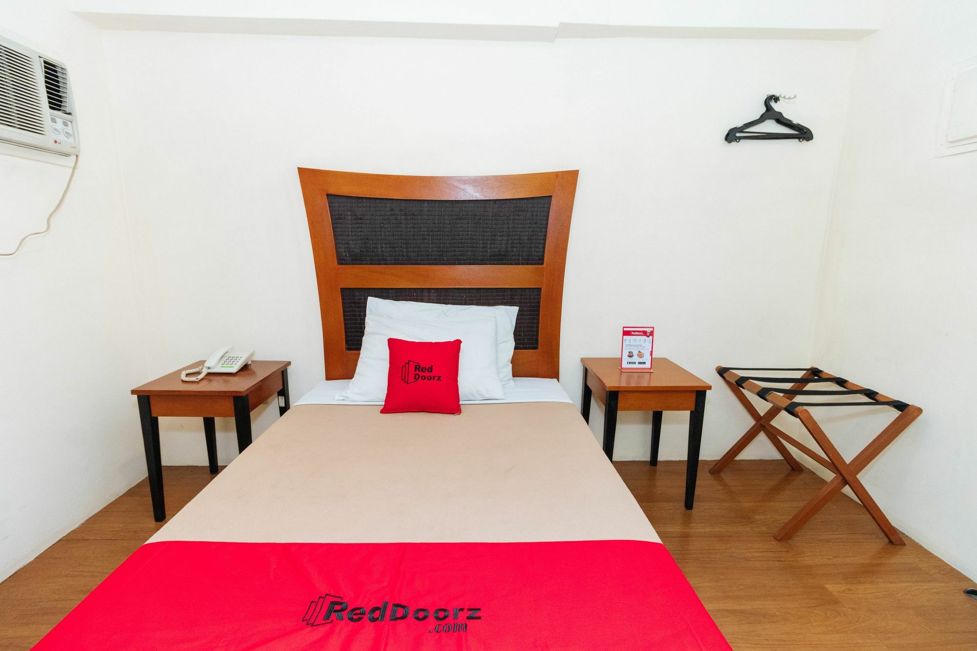 Reddoorz @ Amorsolo Makati Makati City Bagian luar foto