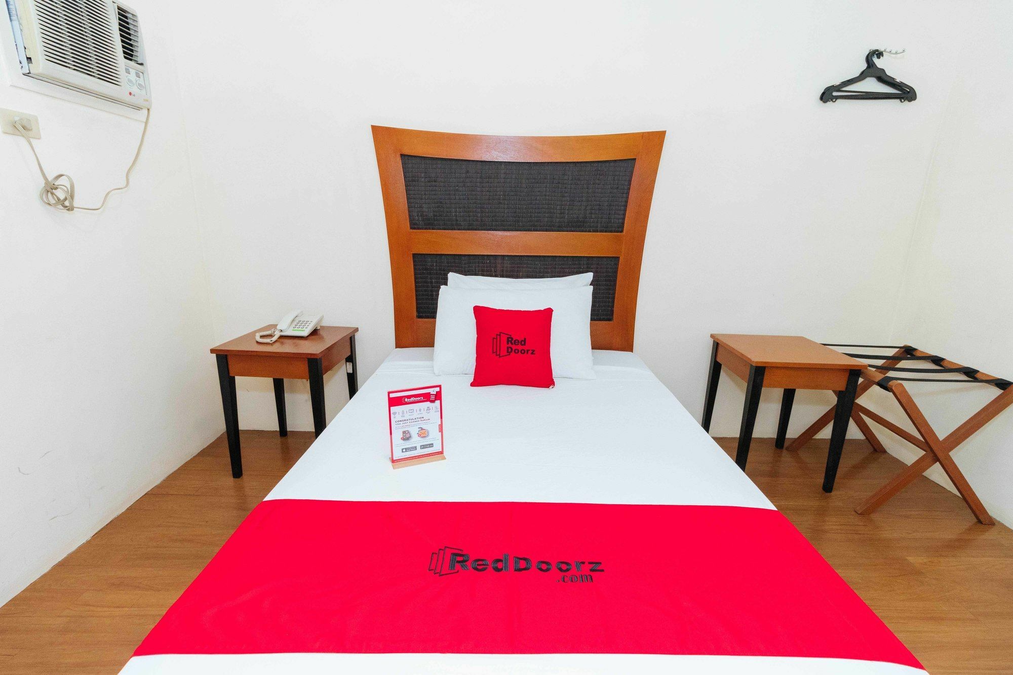 Reddoorz @ Amorsolo Makati Makati City Bagian luar foto