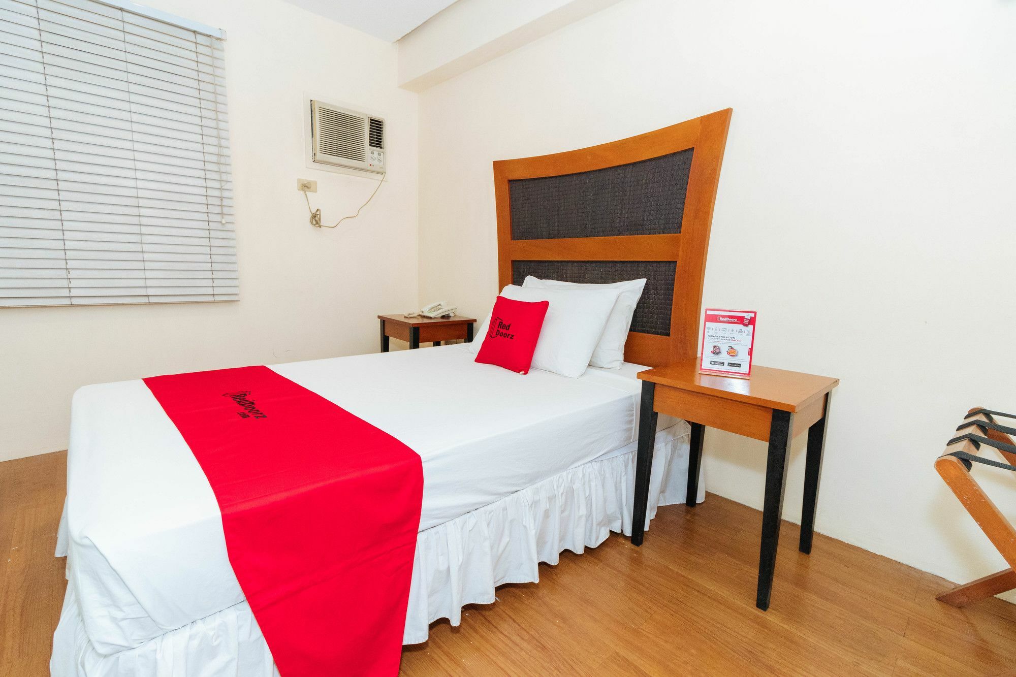 Reddoorz @ Amorsolo Makati Makati City Bagian luar foto