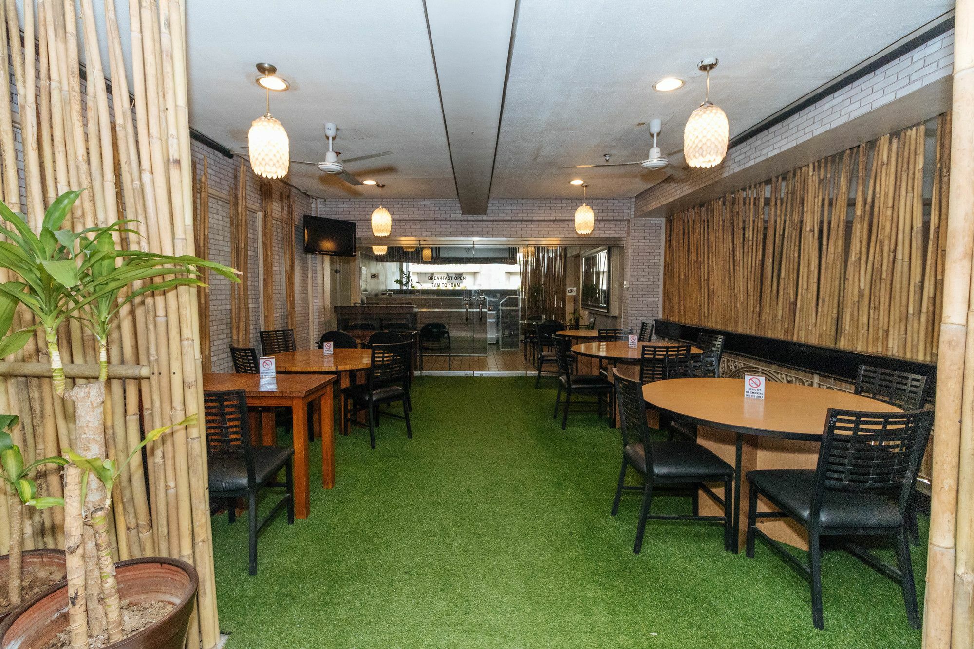 Reddoorz @ Amorsolo Makati Makati City Bagian luar foto